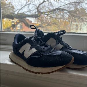 Women’s New Balance-Size 6